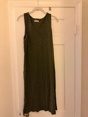 Madewell Sleeveless V-Neck Dress in Olive Green Size M
